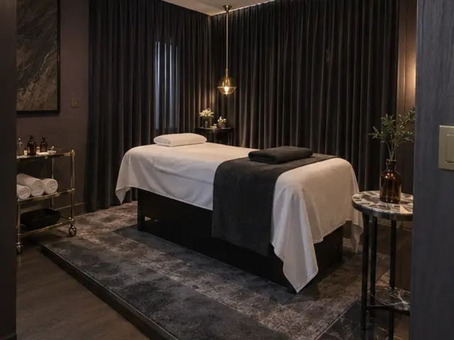 Perdeli, loş ışıklı masaj odası — Dolapdere, Masaj Salonun